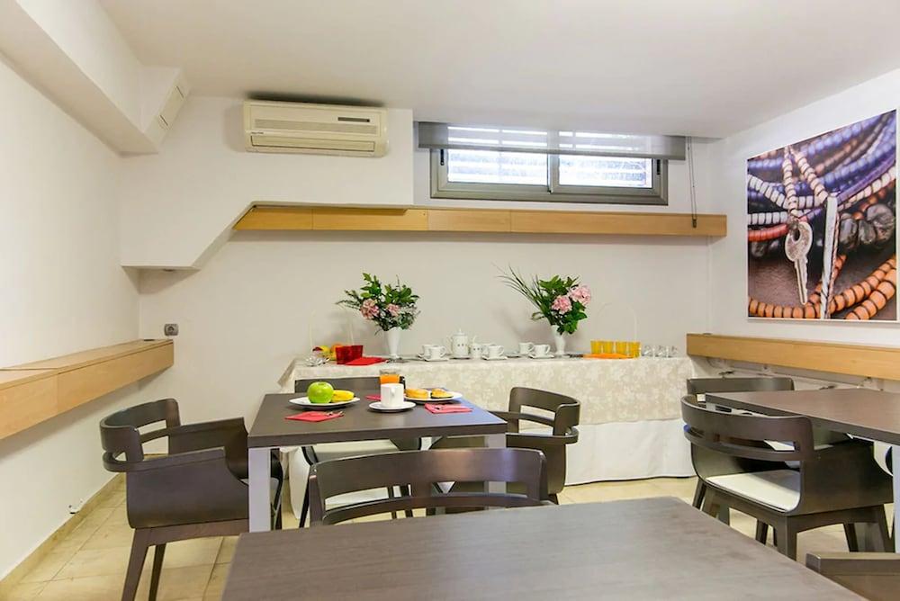 Aparthotel Bardon Castelldefels Εξωτερικό φωτογραφία