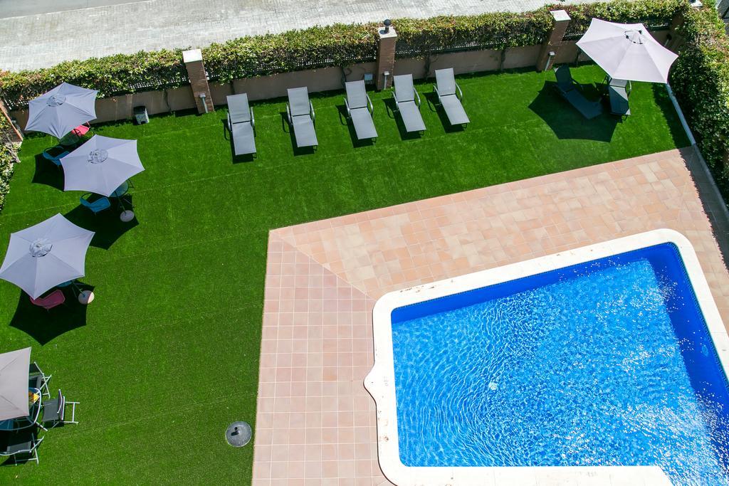 Aparthotel Bardon Castelldefels Εξωτερικό φωτογραφία